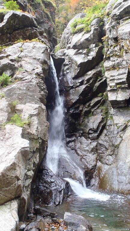 ソエマツ岳南西面直登沢。手ごわい滝の連続です。